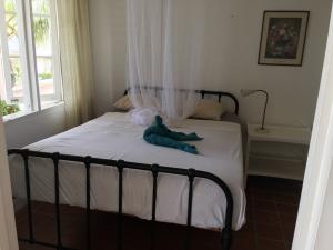 Single bed in triple 